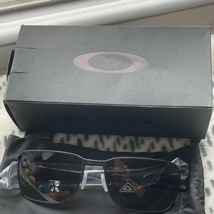 NEW Oakley’s sunglasses
